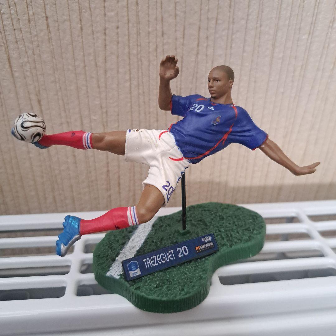 サッカー選手フィギュア 3体セット - メルカリ