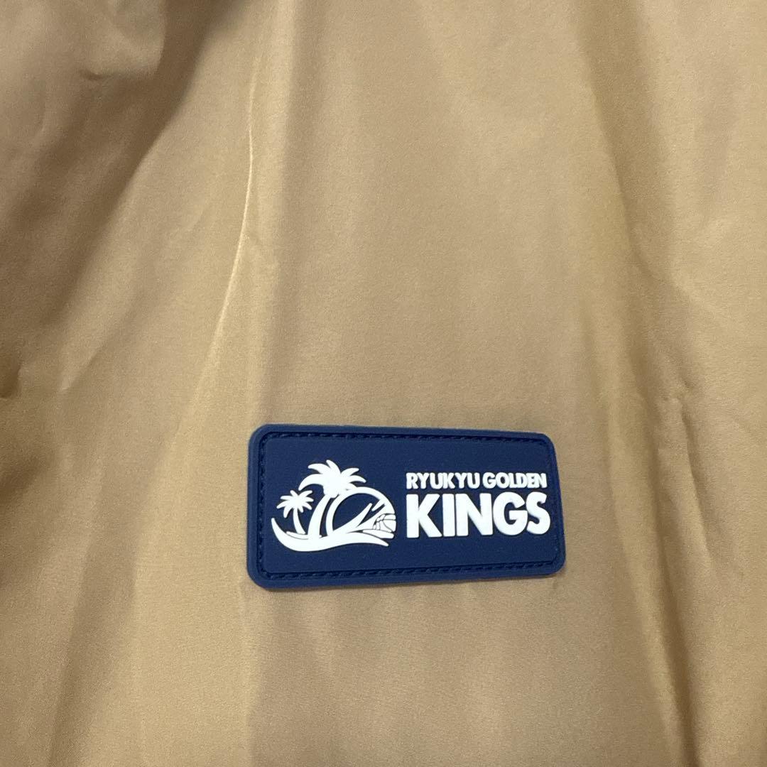 琉球ゴールデンキングス ナイロンジャケット（フード付き）XLサイズ