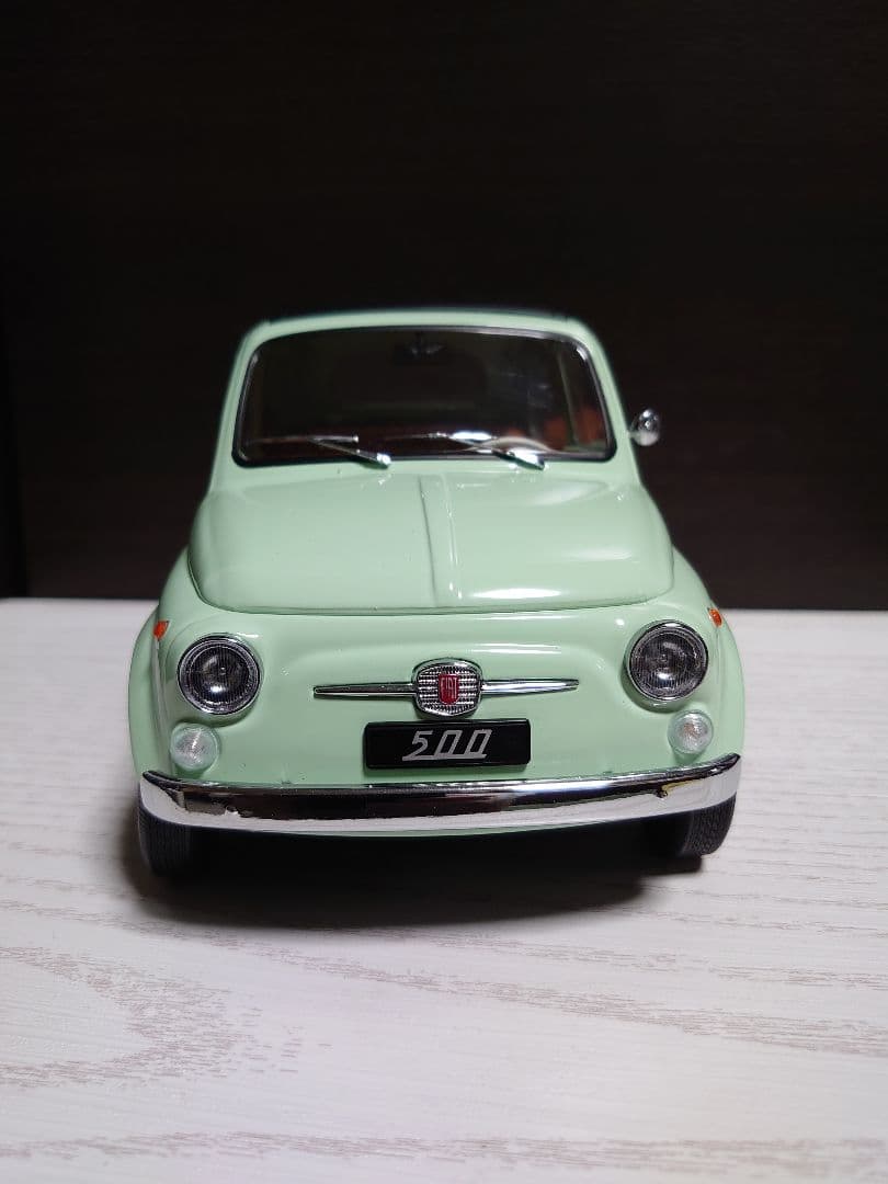 KK-Scale 1/12 フィアット 500 ダイキャスト フィギュア