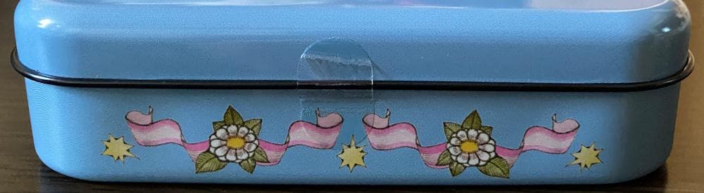 ディズニーストア　ヒグチユウコ　紅茶空き缶・プレート・ハンドクリームセット