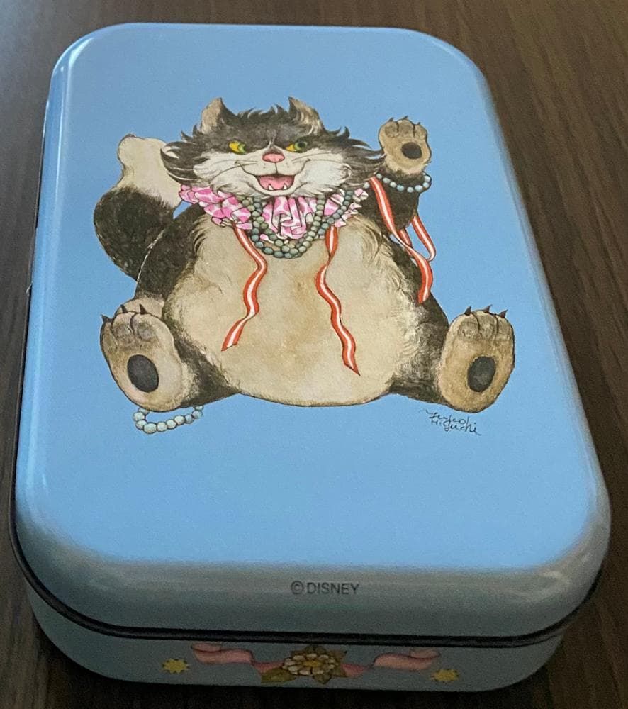 ディズニーストア　ヒグチユウコ　紅茶空き缶・プレート・ハンドクリームセット