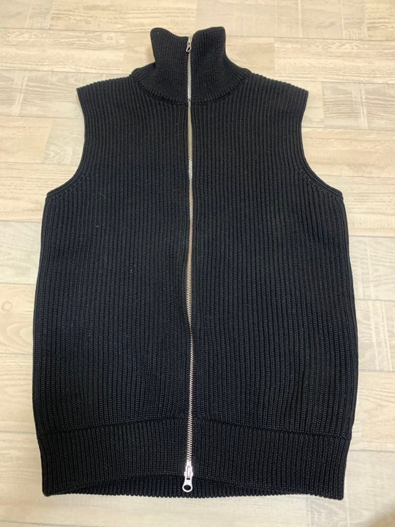 マルジェラ ドライバーズニットベスト ブラック - メルカリ