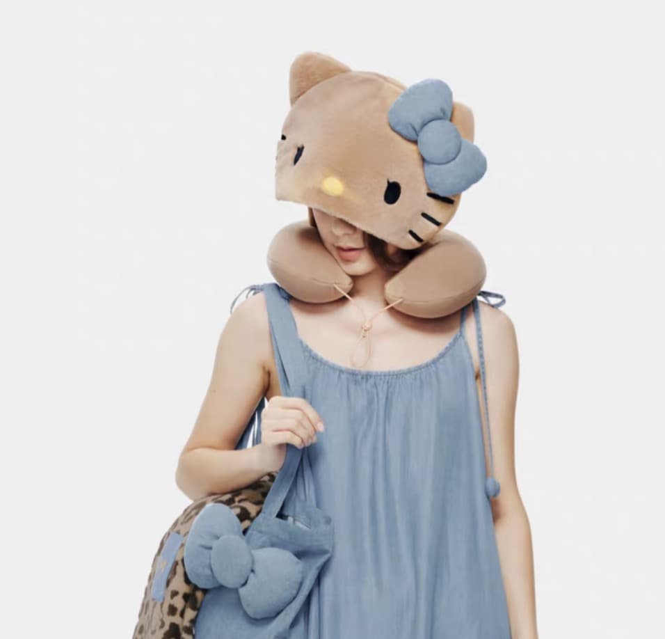 海外限定Hello Kitty x TBH ネックピロー 正規品 - メルカリ