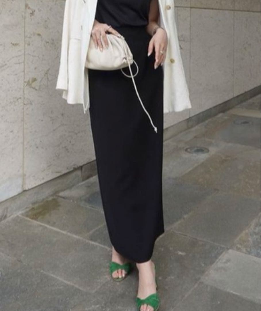 anuans【23ver.】バックサテンタイトスカート ブラック - メルカリ