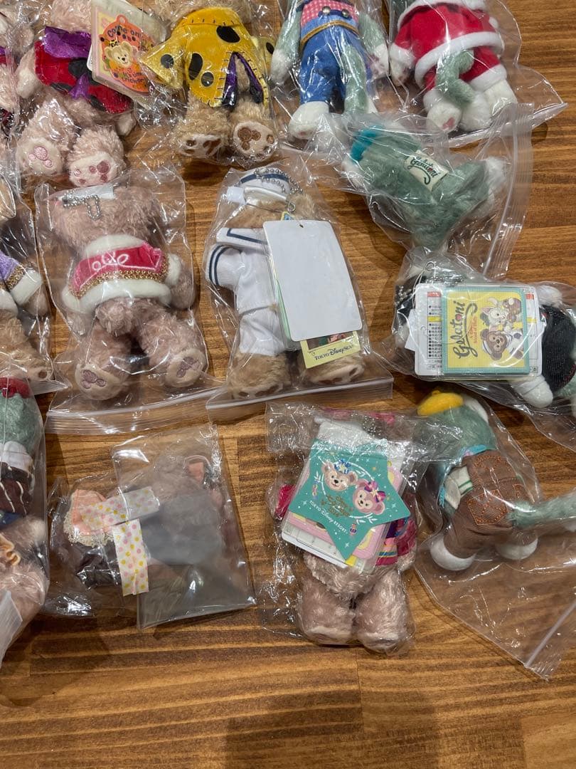 〖 まとめ売り 〗 ダッフィー シェリーメイ ジェラトーニ ぬいぐるみ バッジ