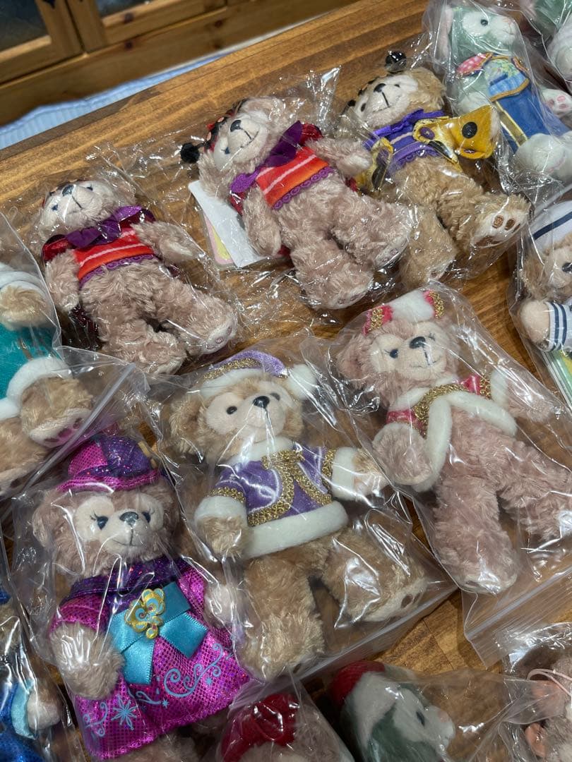 〖 まとめ売り 〗 ダッフィー シェリーメイ ジェラトーニ ぬいぐるみ バッジ