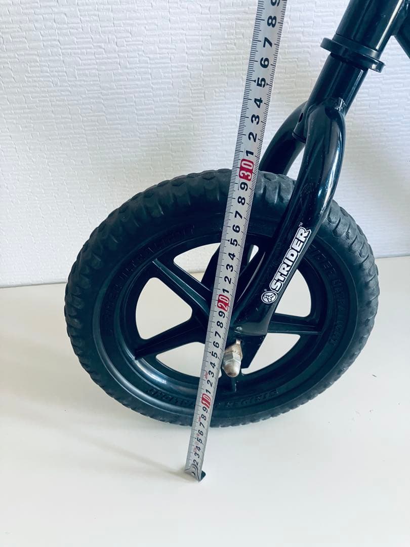 STRIDER バランスバイク ブラック/グリーン - メルカリ