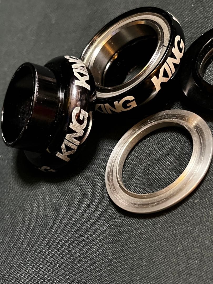 クリスキング 1インチ アヘッド ブラック oldmtbピスト等に - メルカリ