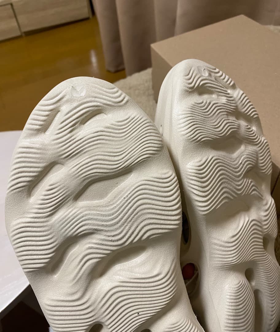t*e様 adidas yeezy foam runner \"Sand\" sz.
