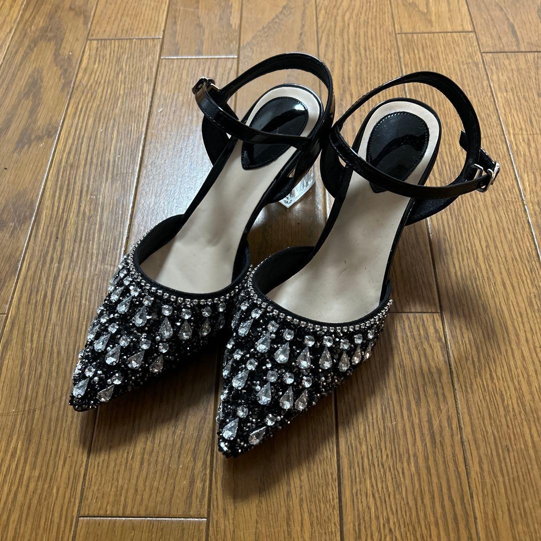 ビジュー付き黒ポインテッドトゥハイヒール 新品未使用 - メルカリ