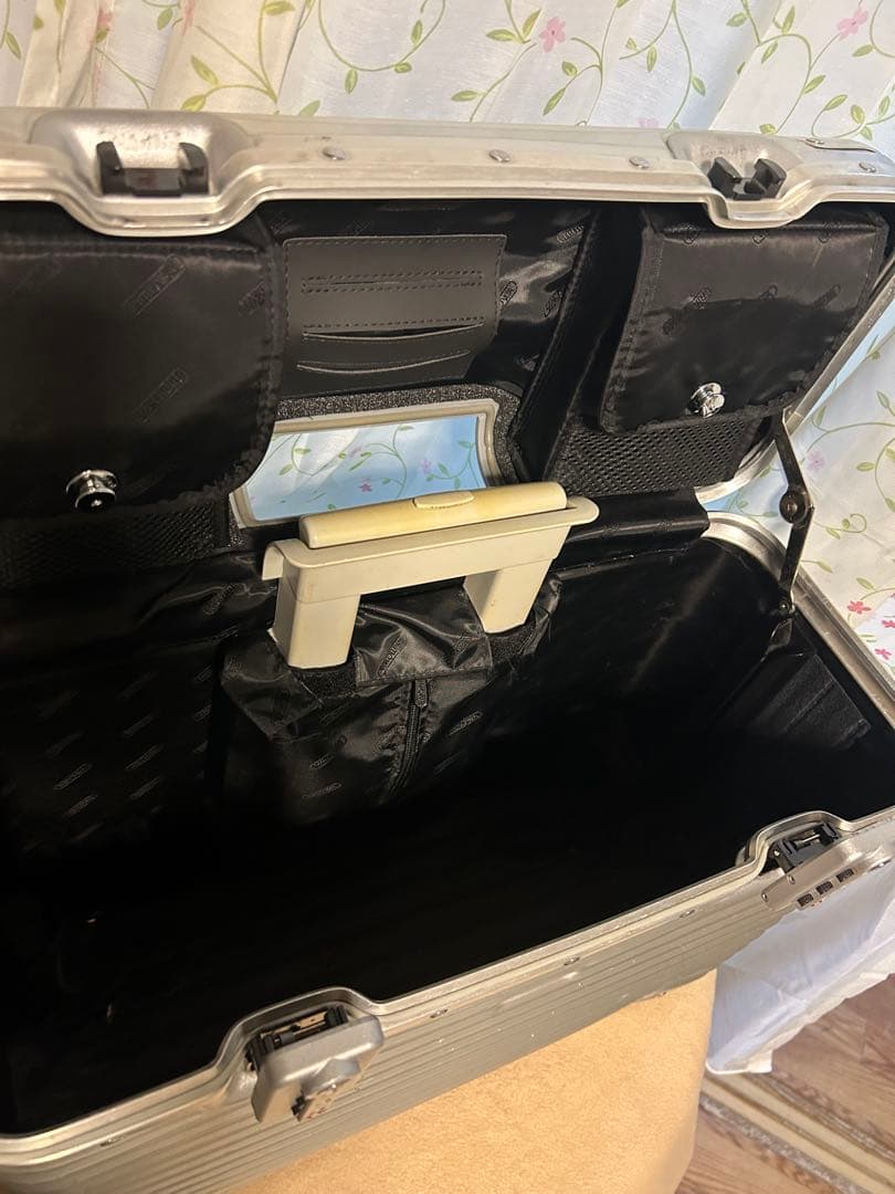 リモワ パイロット トロリー 2輪 カナダ製 - メルカリ