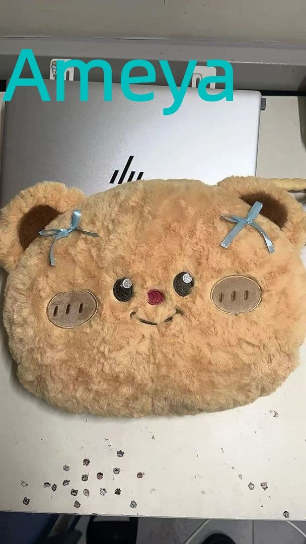 オレンジ色クマのぬいぐるみ