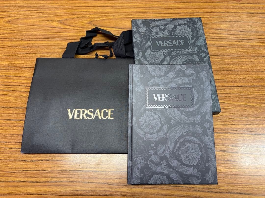 VERSACE ヴェルサーチ I ♡ 紙袋、 ノートブック、箱 - メルカリ