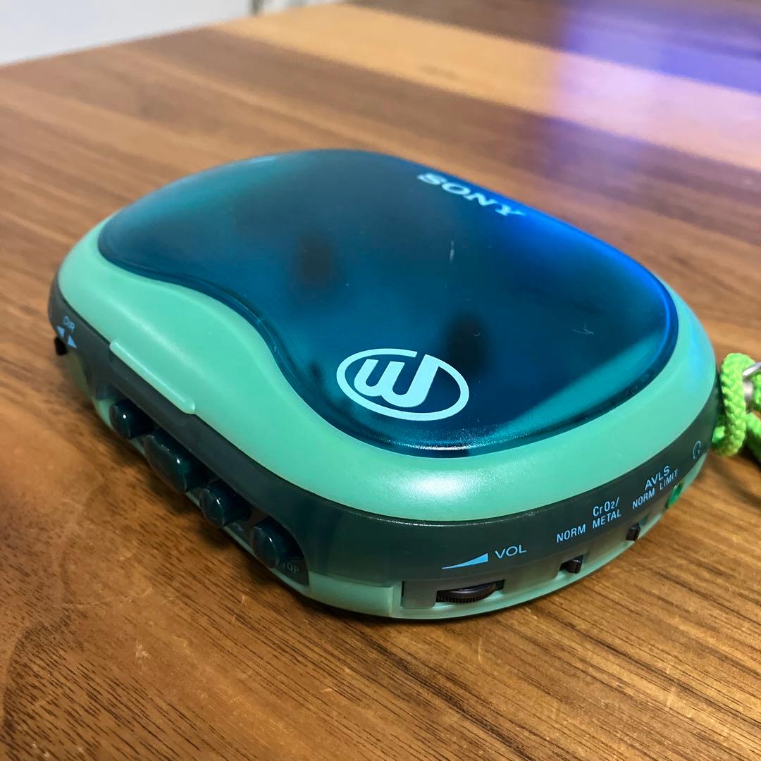 ジャンク品】スケルトン SONY カセットウォークマン - メルカリ