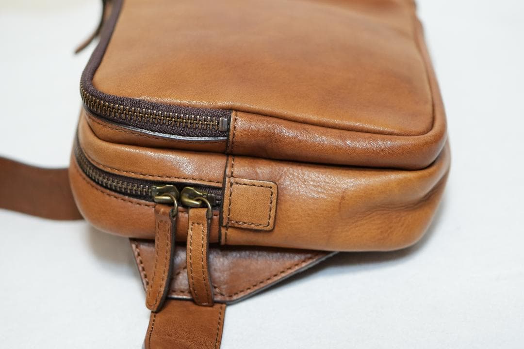 美品】ビークル トリジップ ボディーバッグ 土屋鞄 スモーキーブラウン