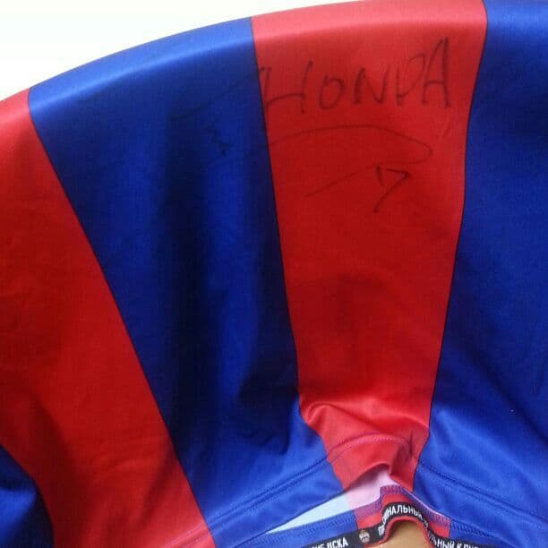 本田圭佑 サイン入りユニフォーム (CASKモスクワ) サイン入り色紙