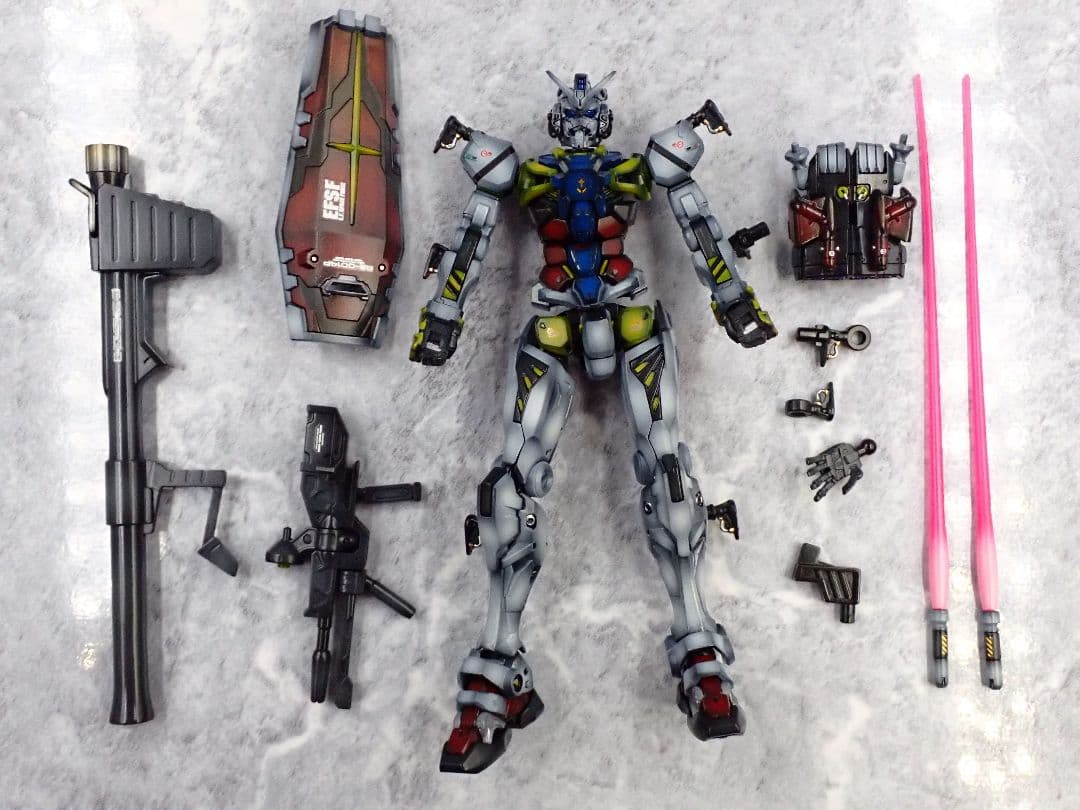 HG 白いガンダム(元は赤いガンダム) ガンプラ 全塗装 塗装済み 完成品