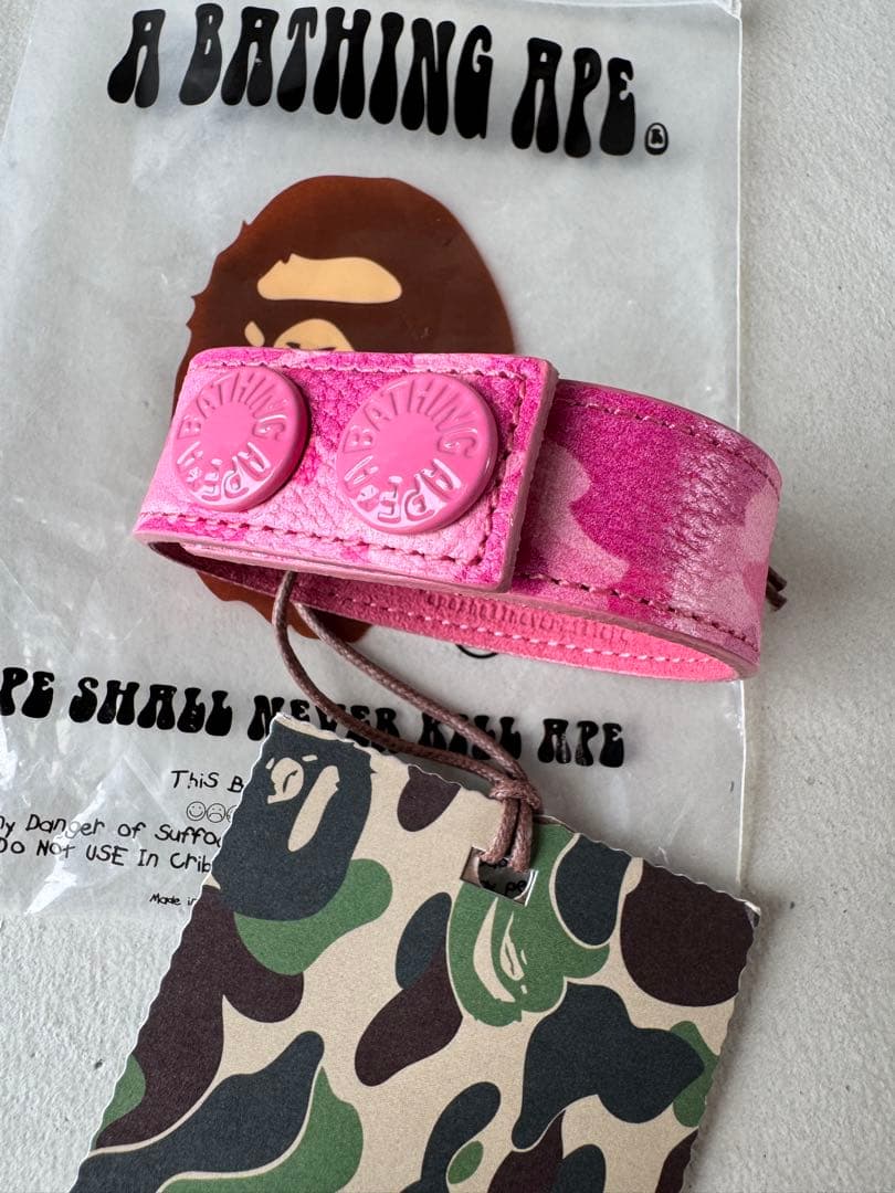 《A BATHING APE》アベイシングエイプ レザーブレスレットtkb094