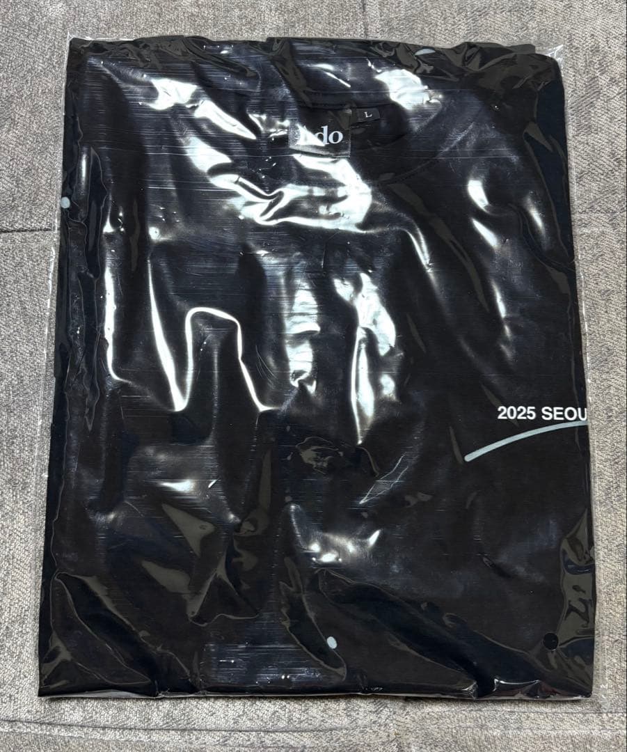 【新品】Ado5thポップアップ韓国ソウル限定タイポグラフィTシャツ(Ｌサイズ)