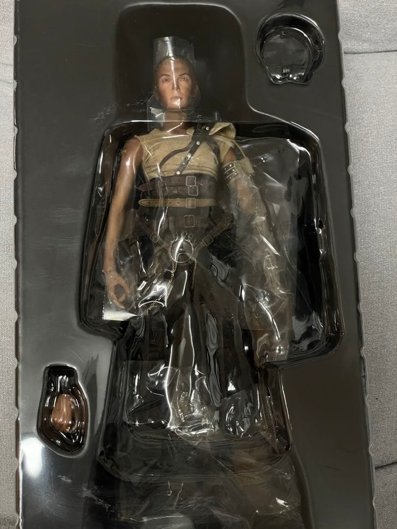 マッドマックス フィギュア madmax 1/6 VTS ホットトイズ