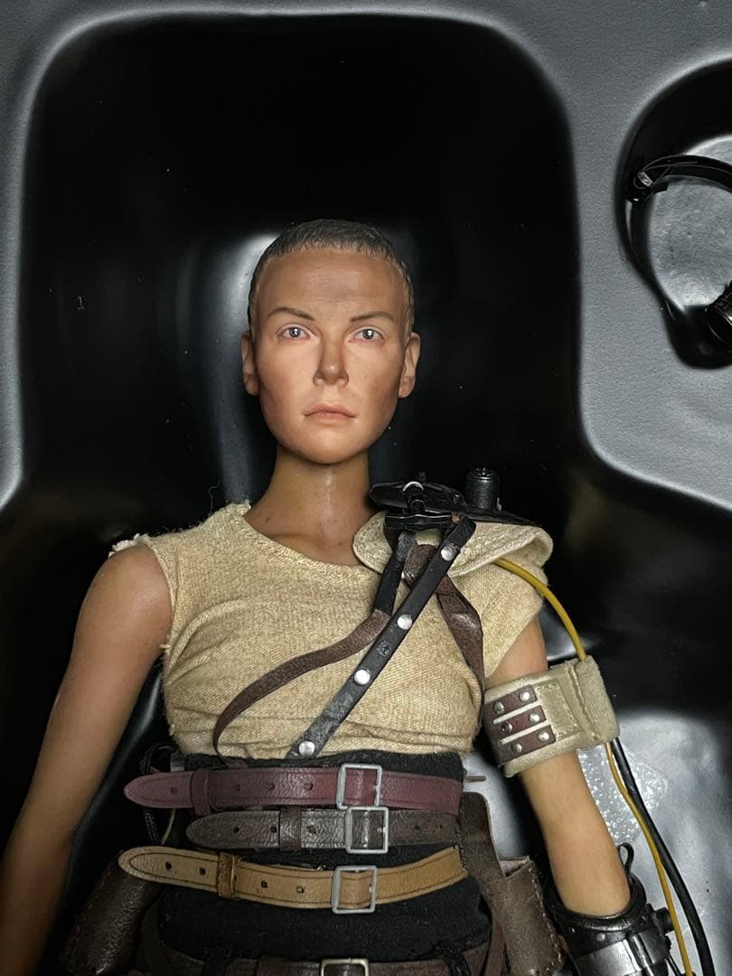 マッドマックス フィギュア madmax 1/6 VTS ホットトイズ