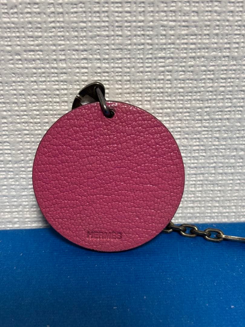 HERMES 豚の顔 キーホルダー ピンク - メルカリ