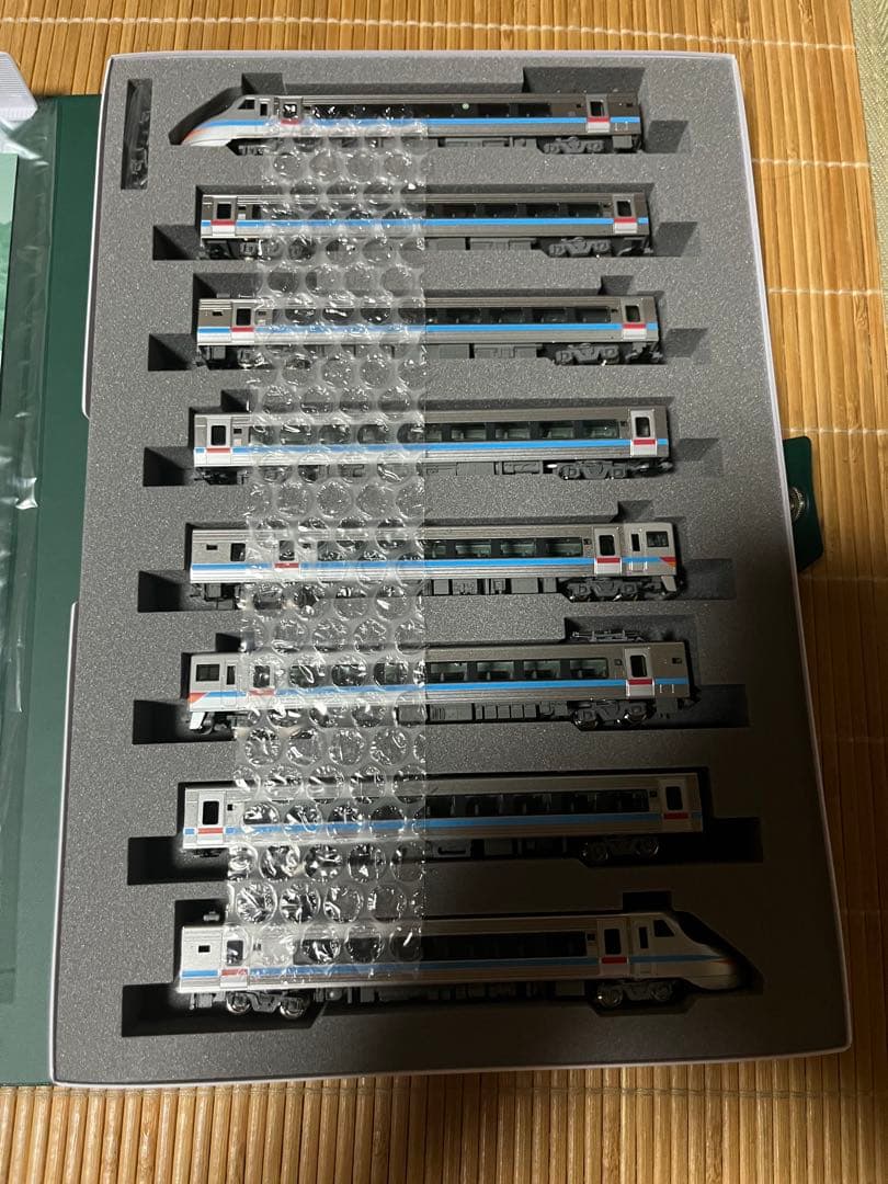 KATO JR四国 8000系 旧塗装 エラー対応屋根付 品番 10-1940 - メルカリ