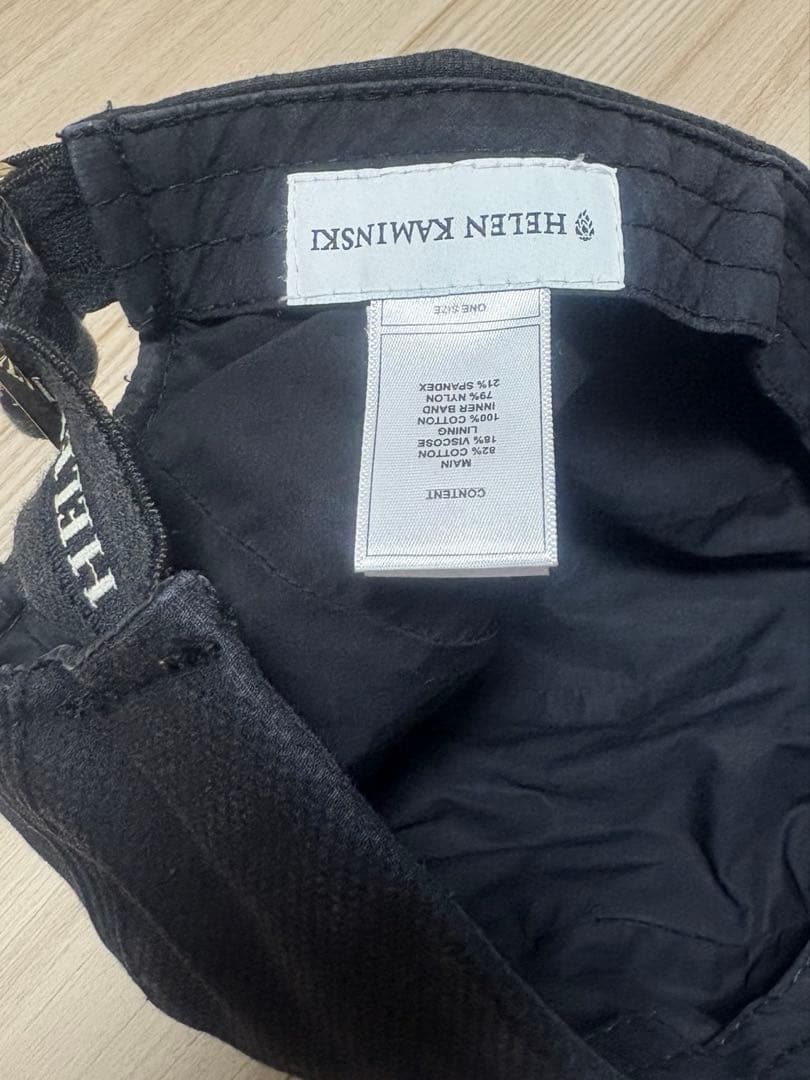 HELEN KAMINSKI ブラック ベースボールキャップ | تسوق في Mercari من