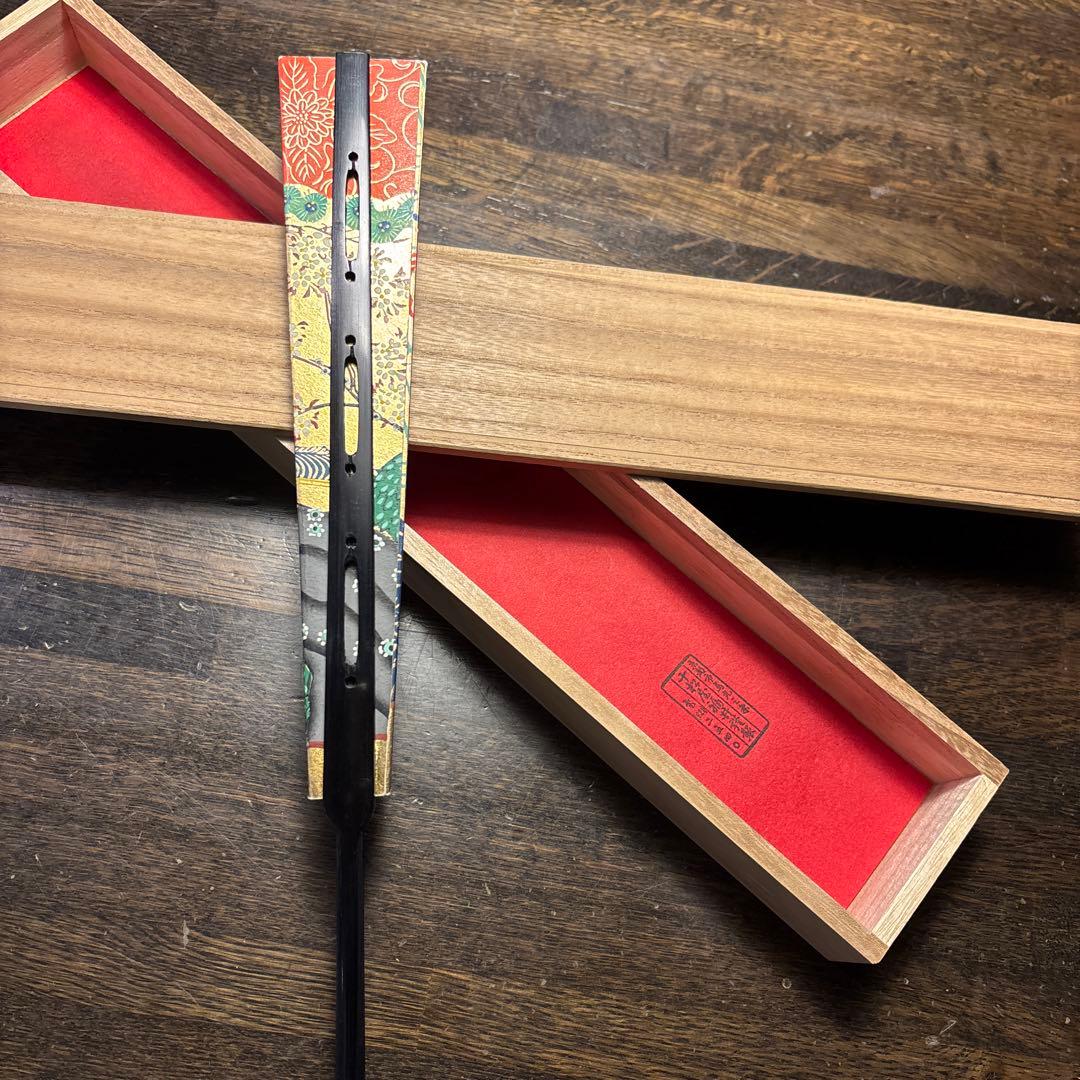 十松屋福井謹製 観世流能扇 鬘扇「朱妻花戦花車」 黒骨 桐箱付き