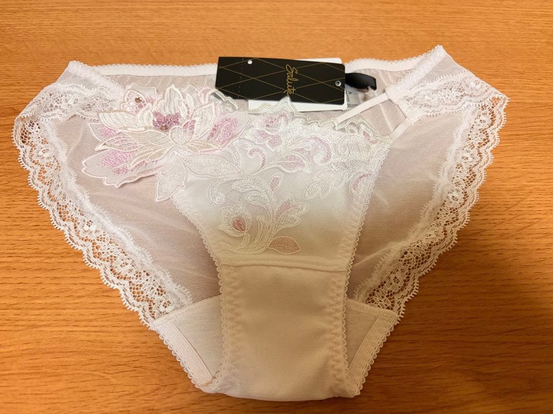 最新作】サルート ワコール 32group ブラ ショーツ セット