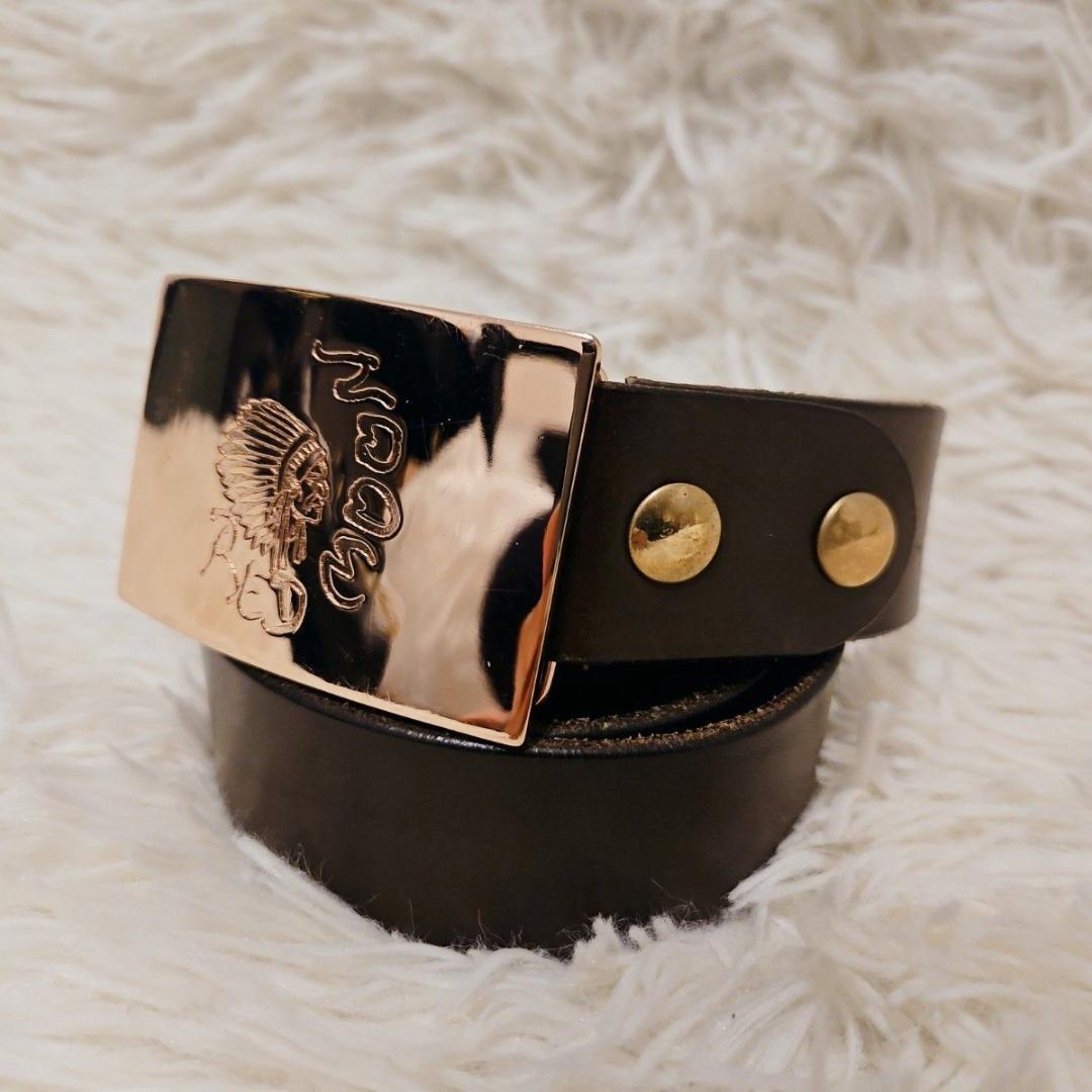 美品 RED MOON レッドムーン ベルド ロゴ刻印 ブラウン プレート 本革 sts_s-vb-nsjn