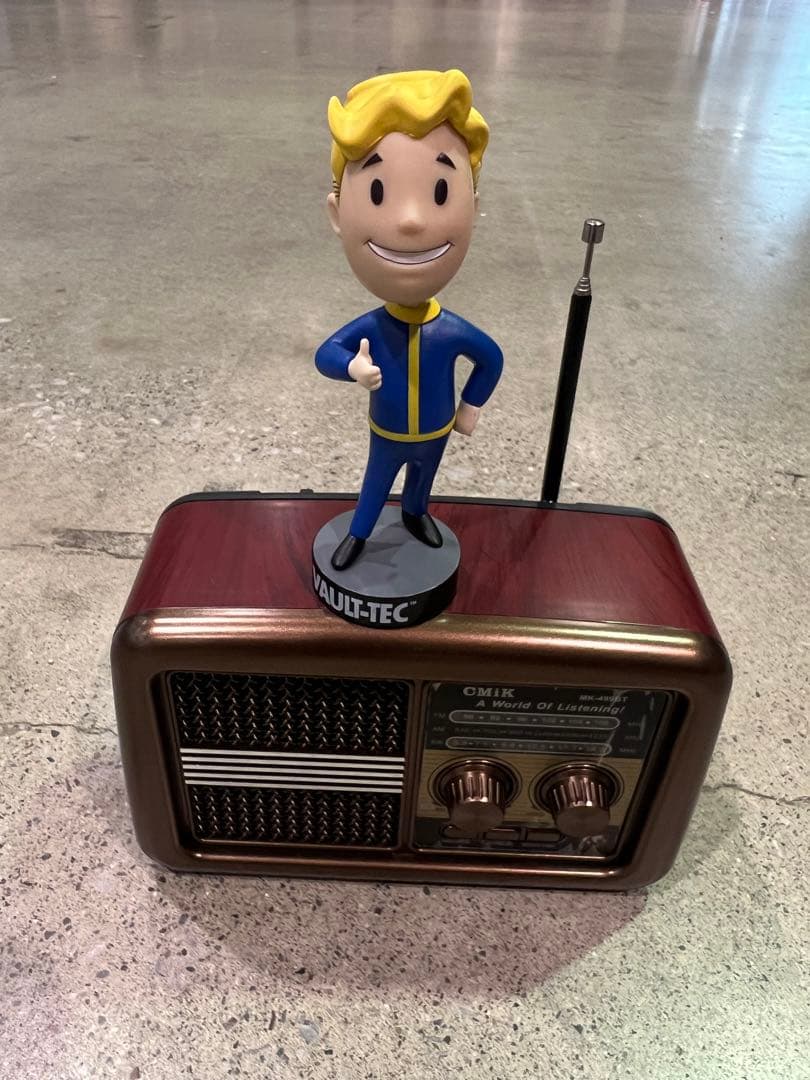 福袋　US直輸入短波SW/FM/AMフォールアウトラジオ Vault Boy付
