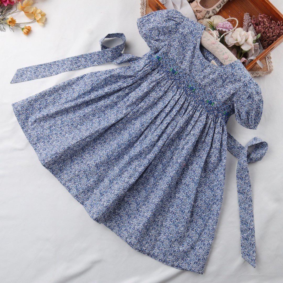 新品 水色 小花柄 スモッキング ワンピース ファミリア 好き - メルカリ