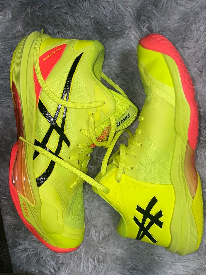 最終値下げ ASICS バレーボールシューズ 蛍光イエロー/ピンク - メルカリ