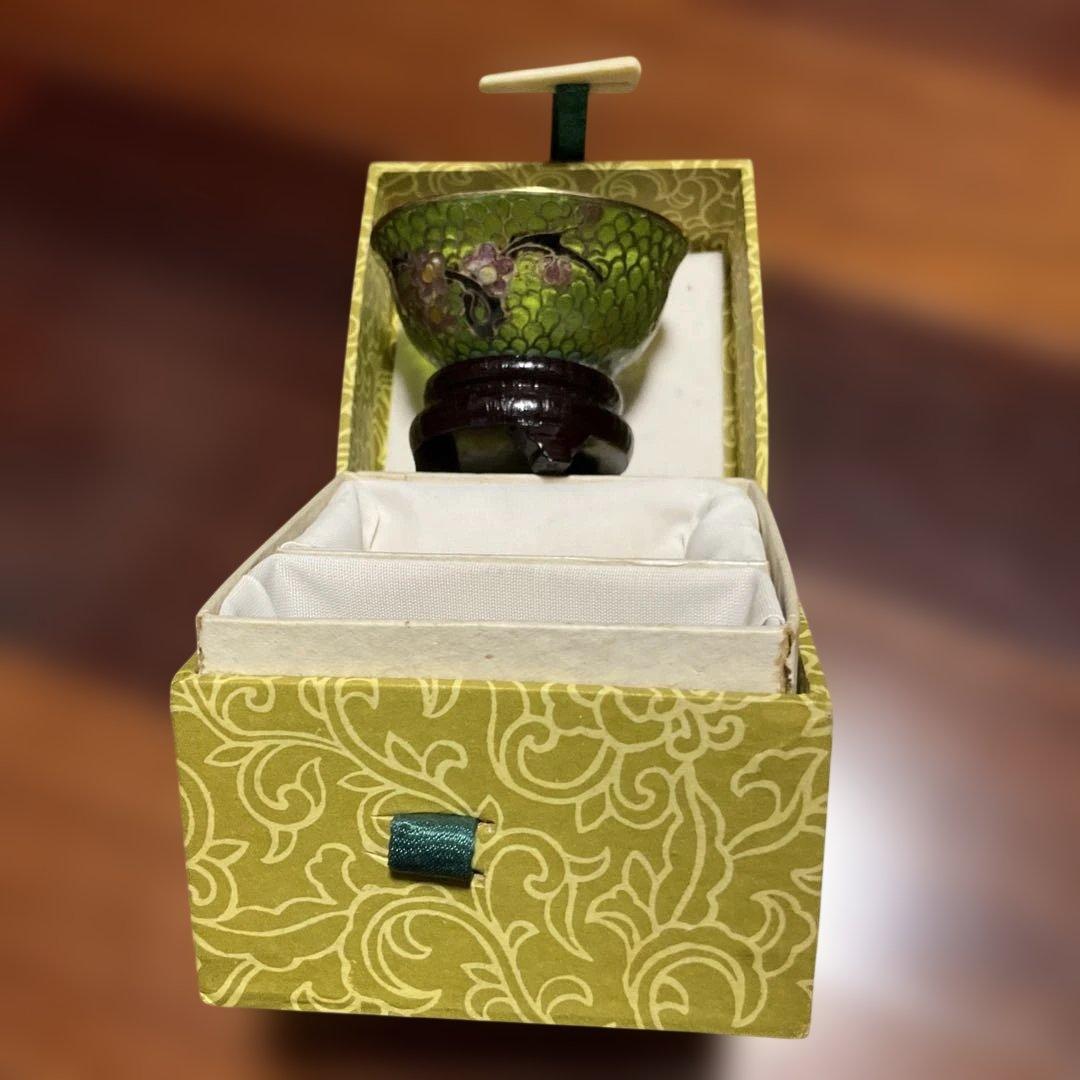 中国、ステンドグラス、花模様の緑色盃 水色とピンクの花模様のステンドグラス イギリスアンティーク 60cm