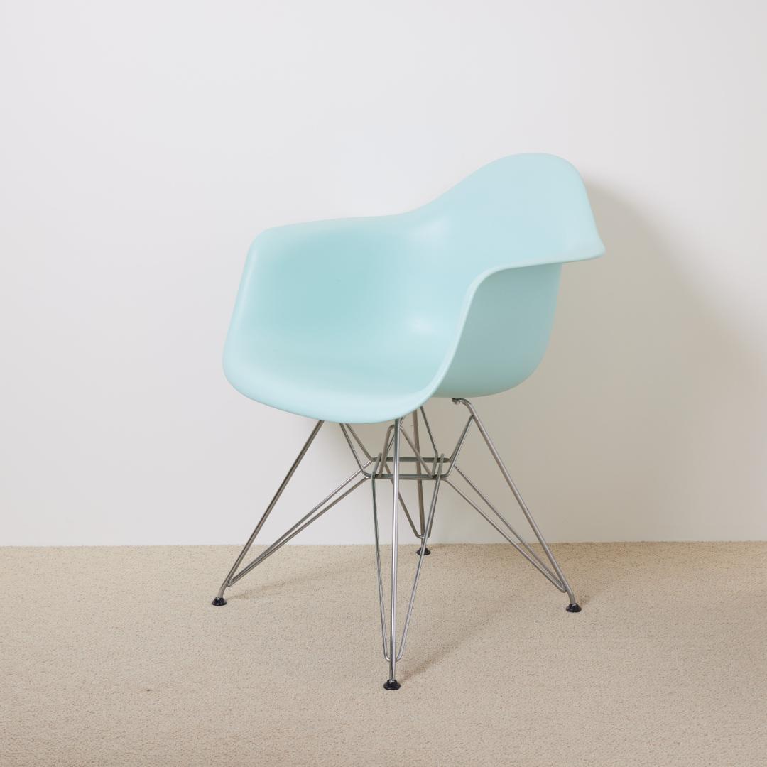 《えぬBSさま専用》イームズプラスチックシェルアームチェア（ライトブルー）