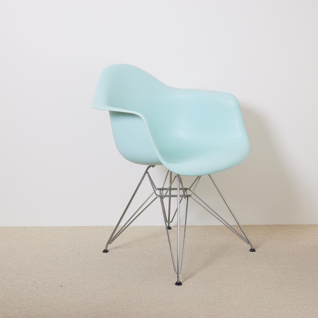 《えぬBSさま専用》イームズプラスチックシェルアームチェア（ライトブルー）