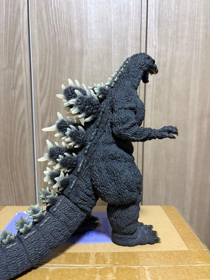 酒井ゆうじ ゴジラ(1989)「第四種警戒体制 大阪上陸」 発光Ver. - メルカリ