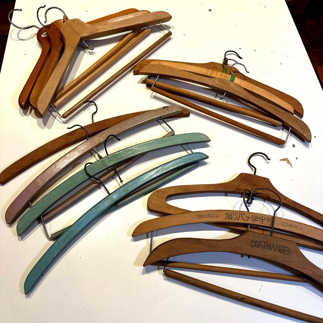 木製ハンガーまとめ売り13本　ヴィンテージハンガー　おしゃれ　クリーニング屋さん 木製ハンガー アメリカ アンティーク ヴィンテージ ディスプレイ小物