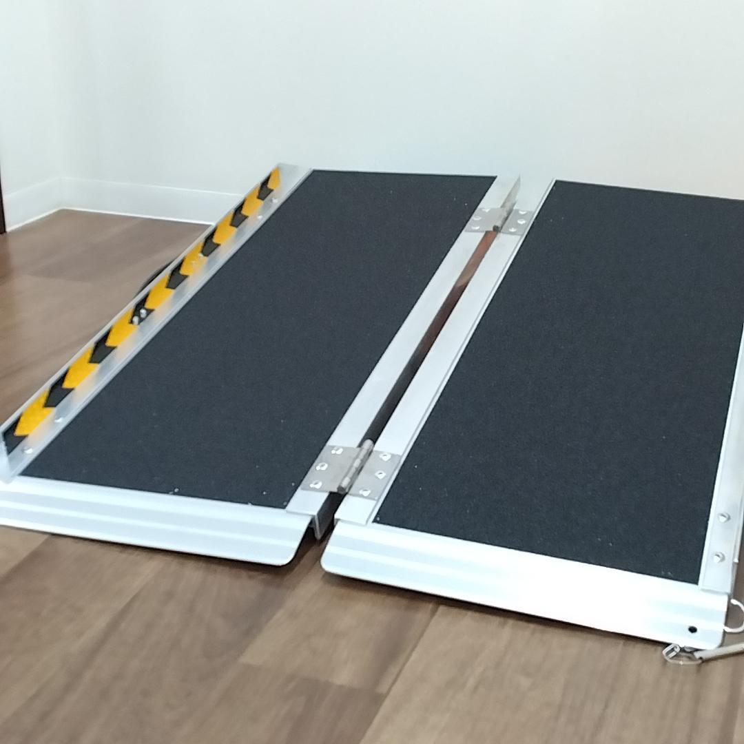 都《BUTYQ》折りたたみ式　アルミスロープ　長さ91cm、幅72cm