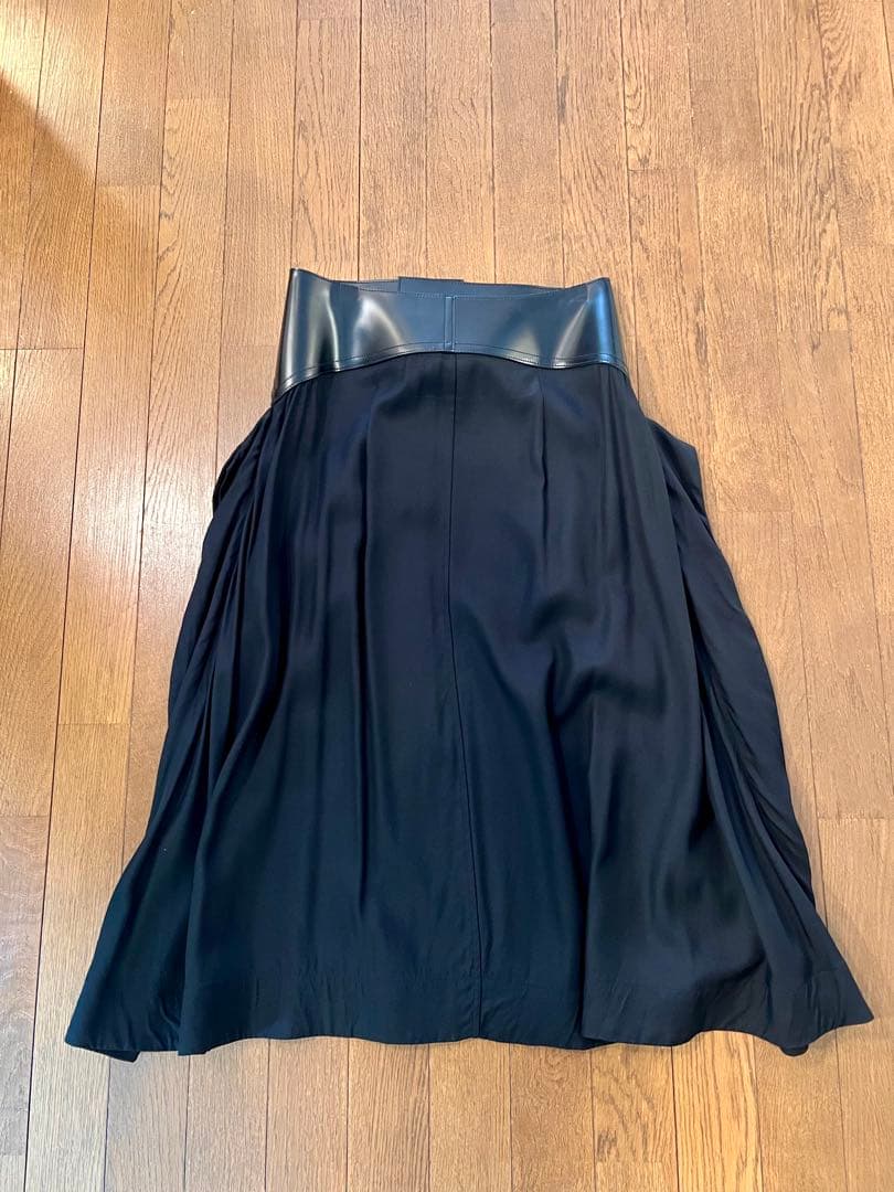 TOGA PULLA トーガプルラ バックルベルト付きスカート ブラック - メルカリ