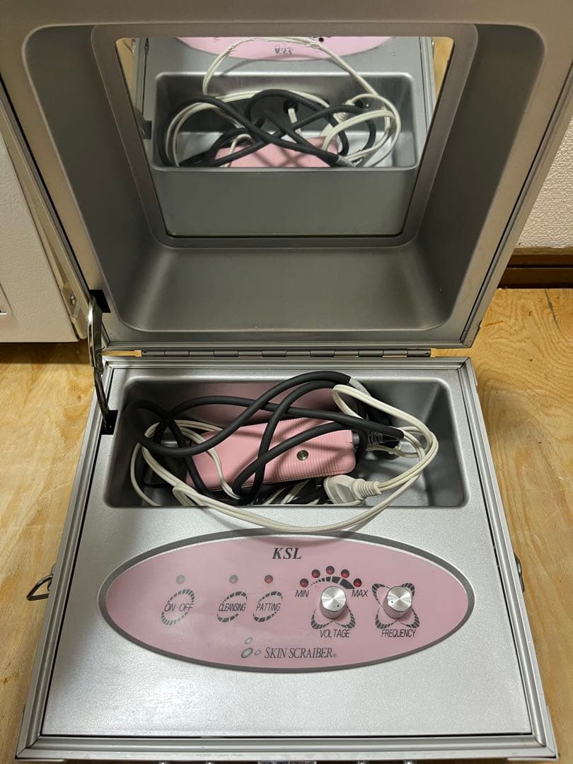 KSL スキンスクラバー 美顔器 美顔器 GESKE ハローキティ マイクロカレント スキンスクライバー