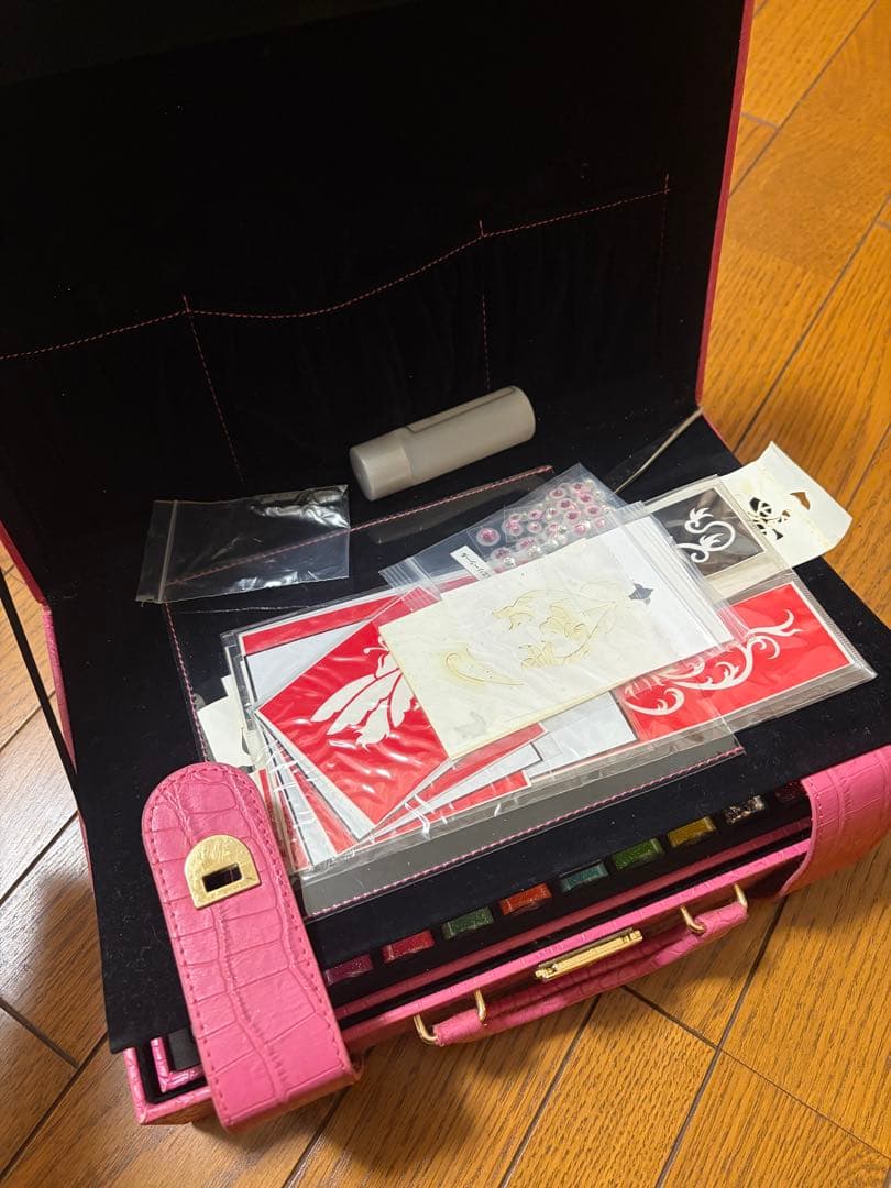 美品　48色以上　ボディジュエリー多色グリッターセット　ケース付き