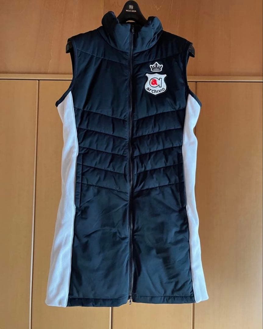archive アルチビオダウンベスト　ワンピース❣️ M 百貨店購入品　匿名配送 未使用 タグ付】 アルチビオ 中綿 ワンピース ベスト ジレ ブラック36