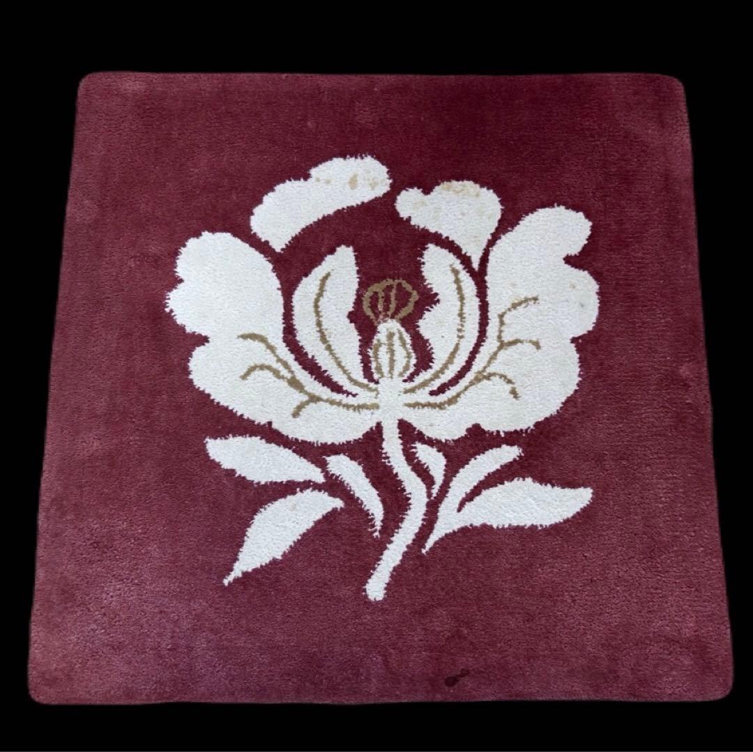 鍋島緞通 新鍋島 吉島敷物 座布団 牡丹B-1 茜地　-349-