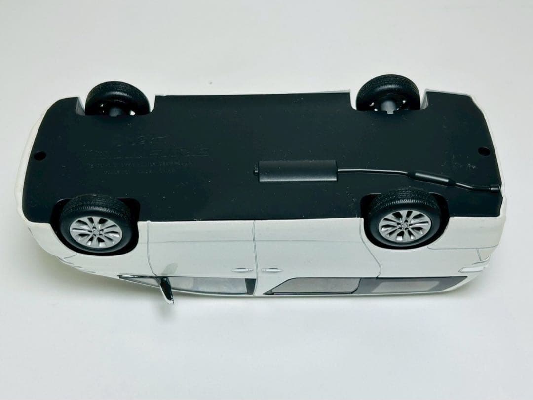 トヨタ　ヴェルファイア　ホワイトパールクリスタルシャイン　【10122m】