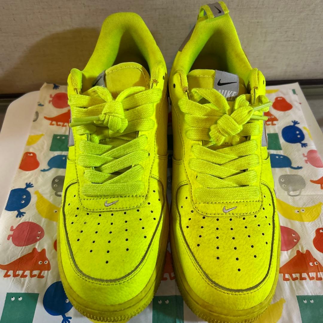 ナイキ エアフォース1 蛍光イエロー - メルカリ