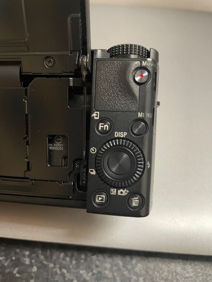 SONY RX100 V コンパクトデジタルカメラ おまけ予備バッテリー充電器付