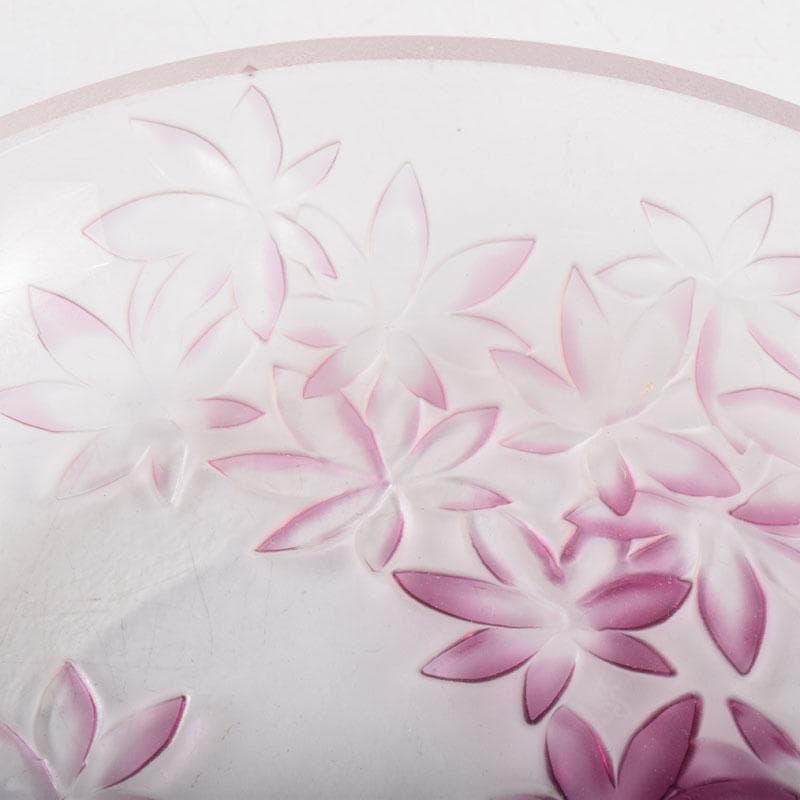 ガラス工芸 荒木良忠作 玻璃彫刻 金赤楓はがさね文皿 共布共箱 C 9197