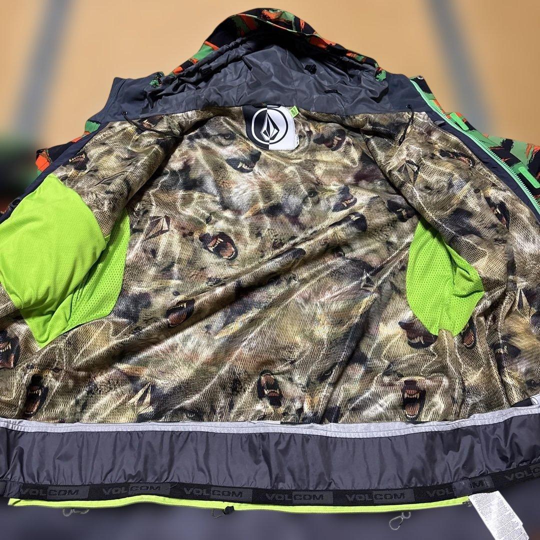 VOLCOM 迷彩柄アウター スノボ スノーボード カモフラ 緑オレンジ